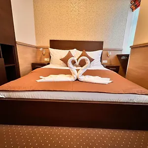 21 And 3*, Budapeszt Węgry